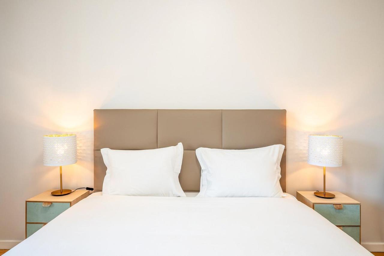 Guestready - Contemporary White In *