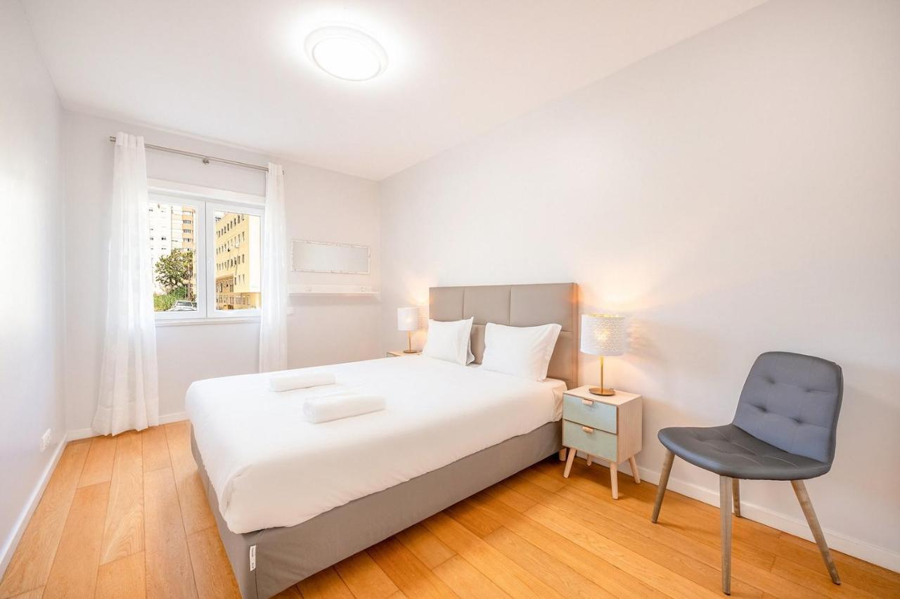 Guestready - Contemporary White In Apartment